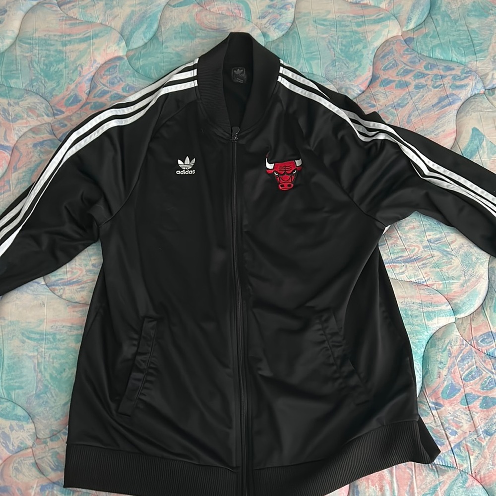 Adidas Chicago Bulls jacket Size 2XL (fits closer to XL)